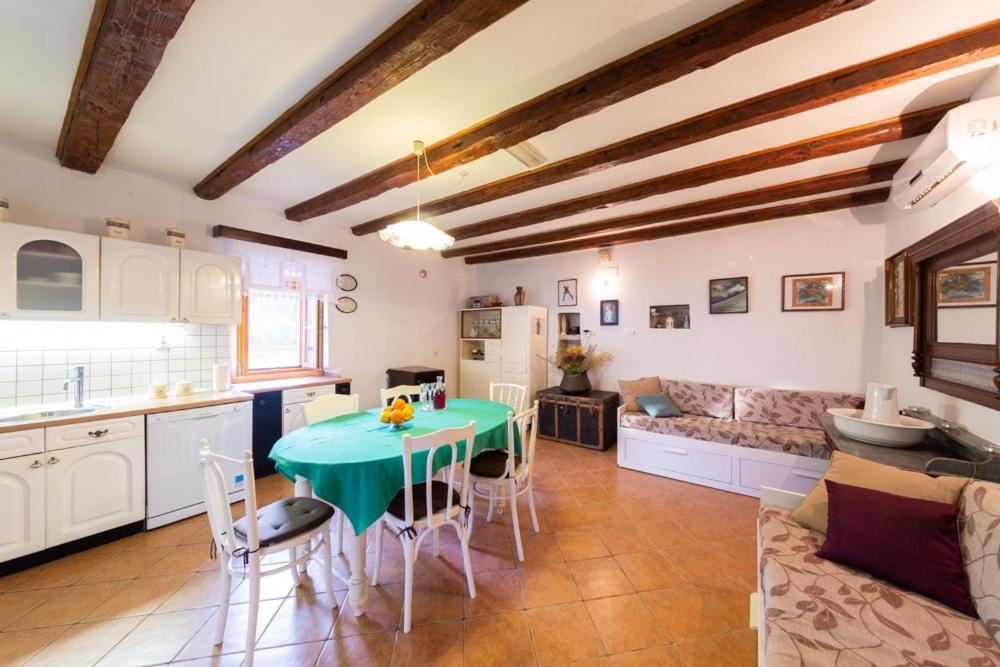 Holiday Home Burba Комижа Екстер'єр фото