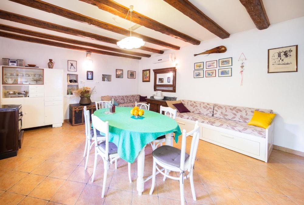 Holiday Home Burba Комижа Екстер'єр фото